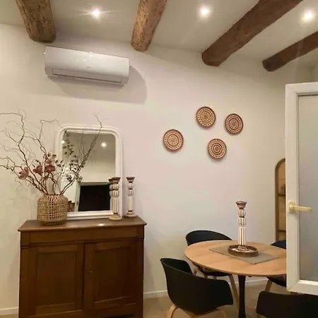 Charme & Authenticite Au Coeur De La Vieille 아파트 *